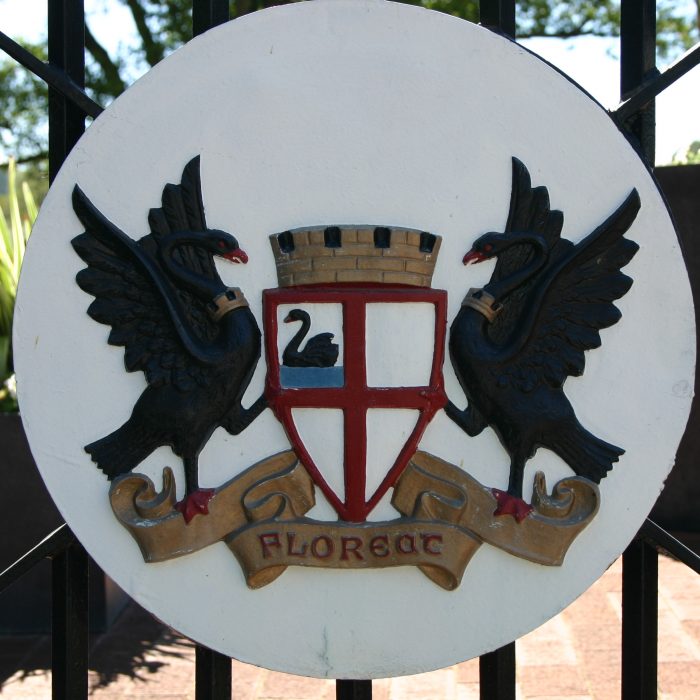 PERTH COAT OF ARMS - QUEENS GARDENS